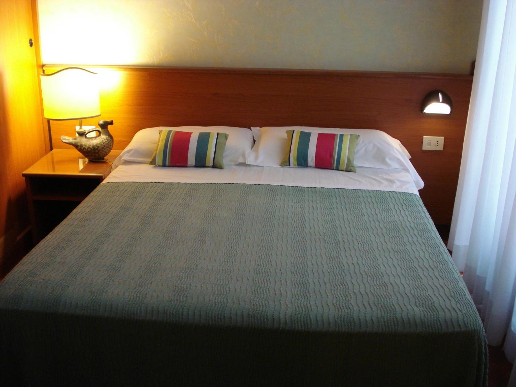 Hotel Corona Roma Oda fotoğraf